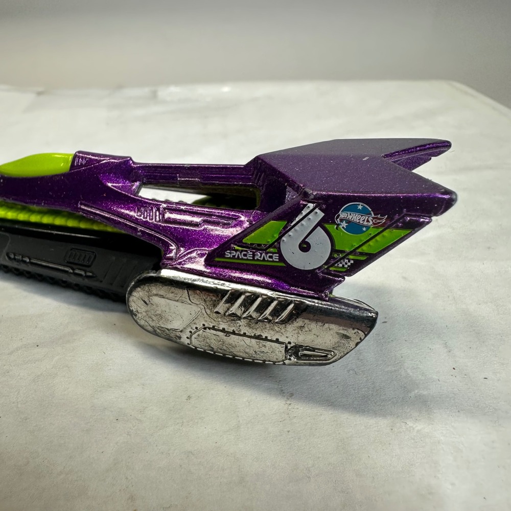 Hot Wheels Tread Air Space Race Purple Green Diecast Tank Car 2009 Mattel 1186 - Picture 5 of 7